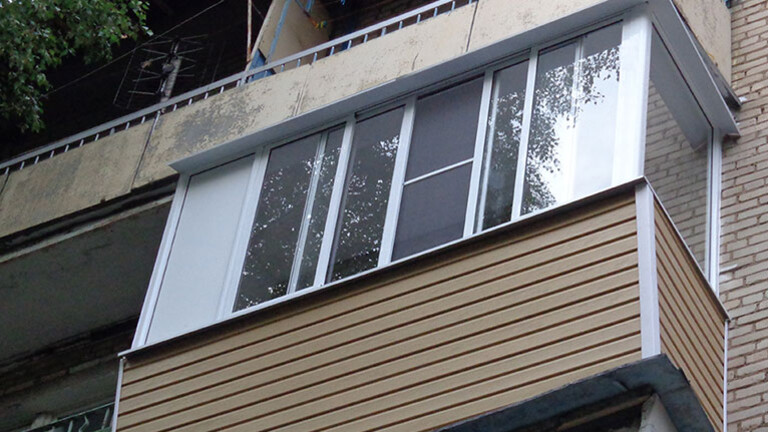 Балкон остекленный окнами Provedal